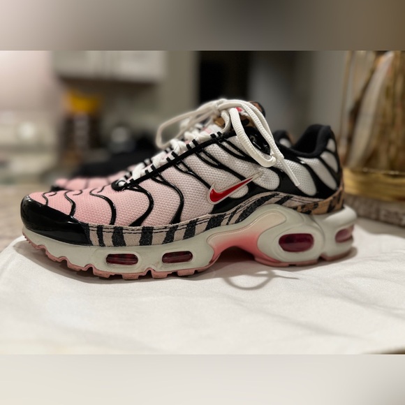 Nike Air Max Plus Animal Instinct Sneakers - Picture 5 of 11